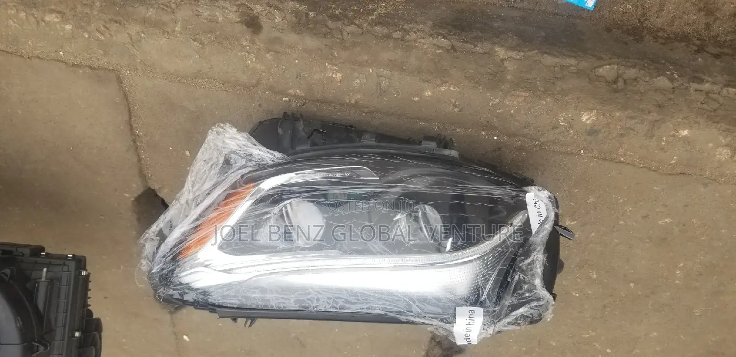 GLC300 2018 Double Charger Left Side Headlight