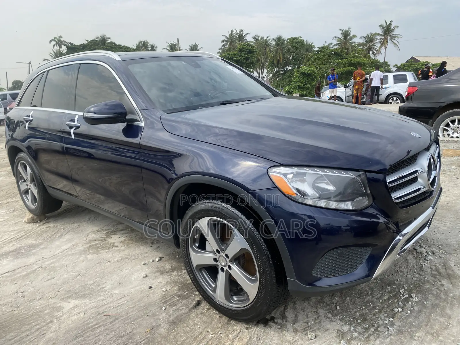 Mercedes-Benz C300 2017 Blue
