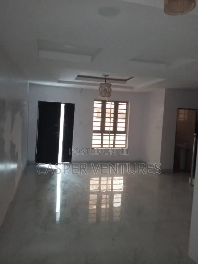 4bdrm Duplex in New Road, Lekki for rent