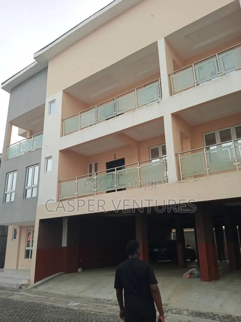4bdrm Duplex in New Road, Lekki for rent