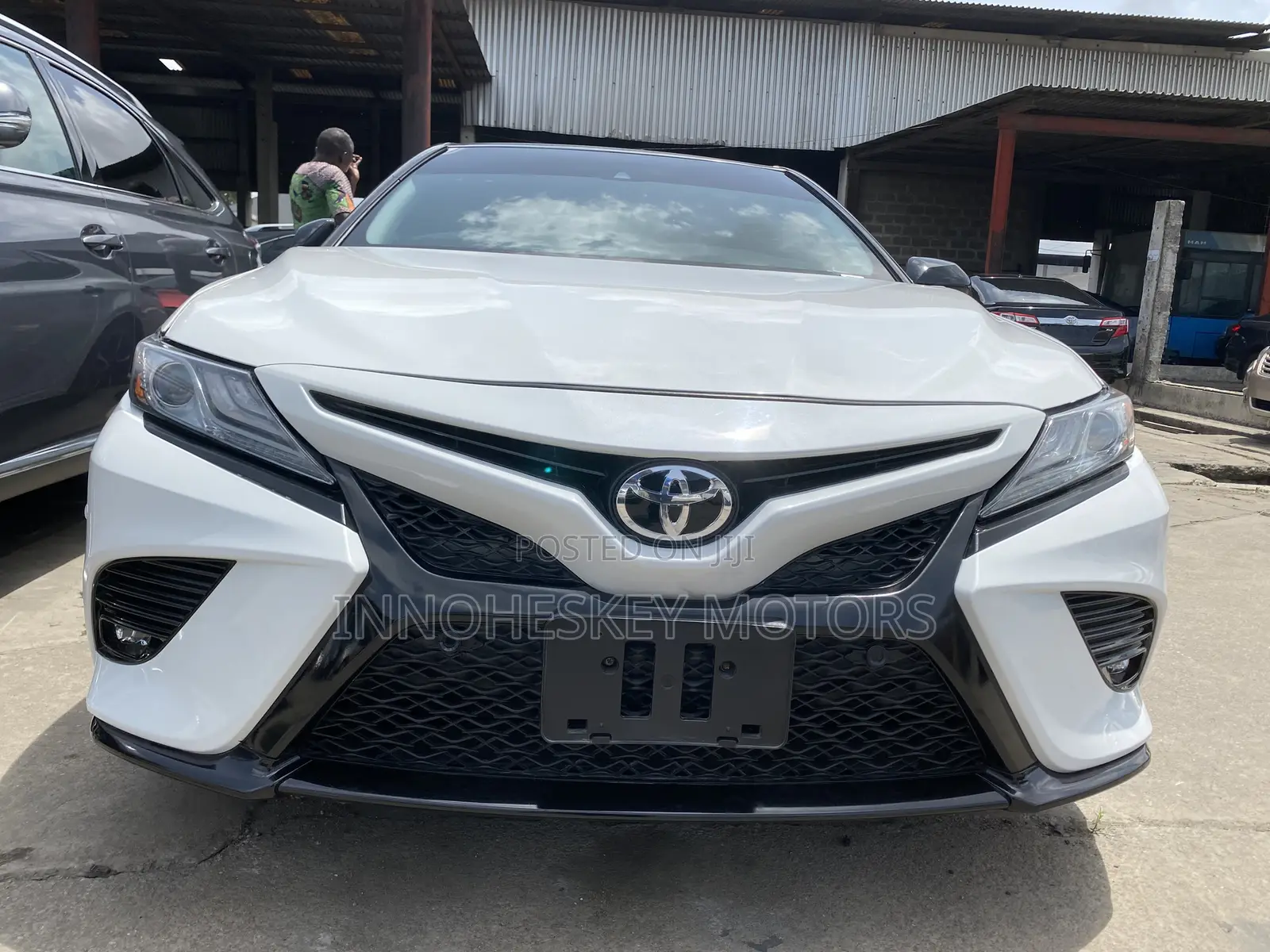 Toyota Camry XSE FWD (2.5L 4cyl 8AM) 2018 White