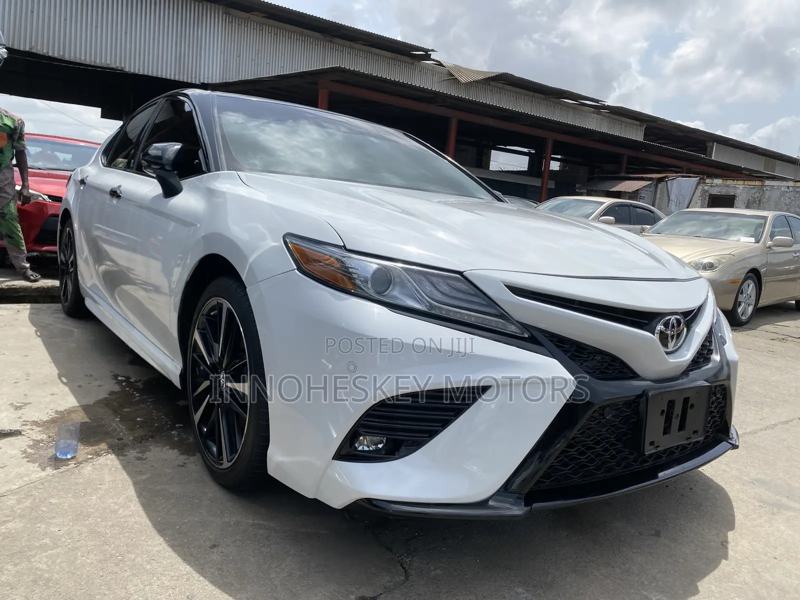 Toyota Camry XSE FWD (2.5L 4cyl 8AM) 2018 White
