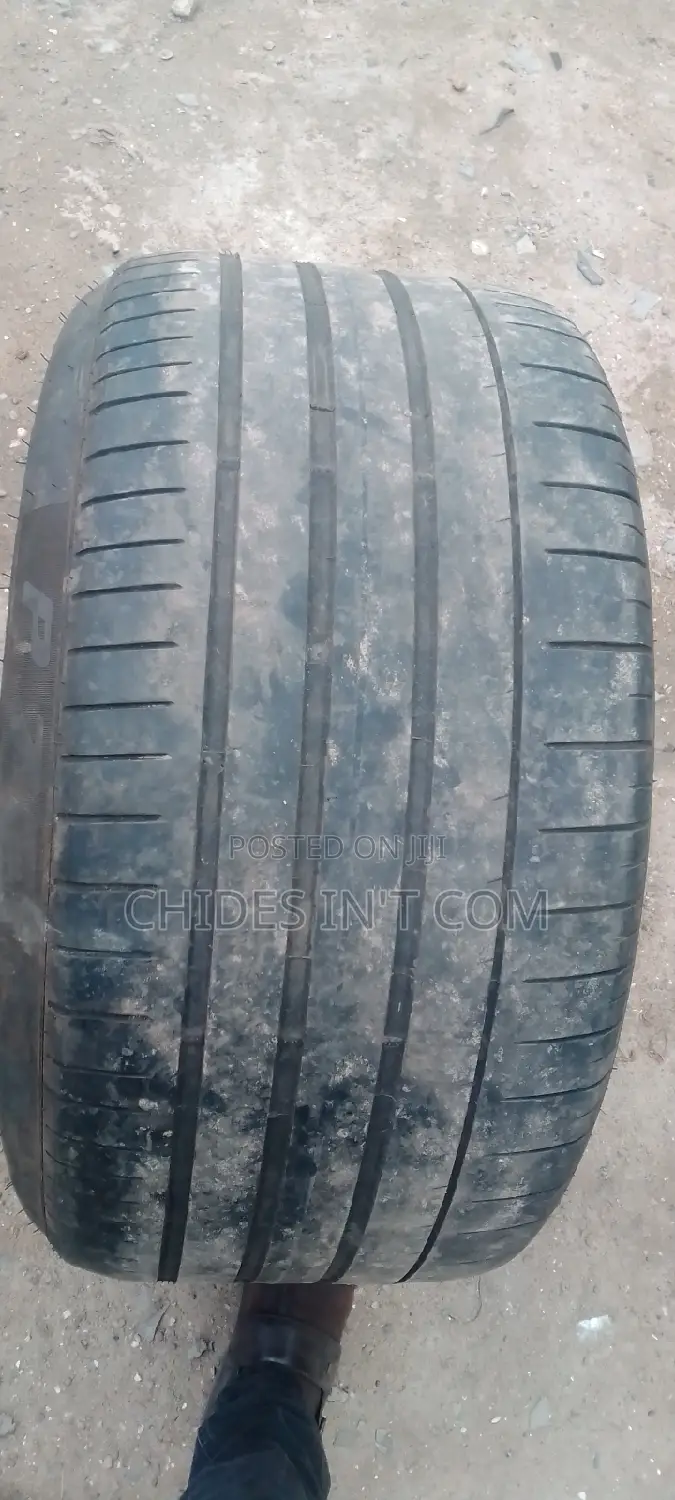 325/35/22 Pirelli Tire Tukumbor