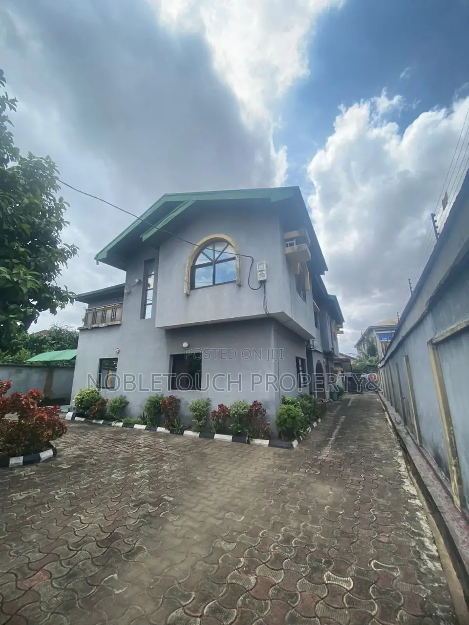 6bdrm Duplex in Ago Lagos for sale