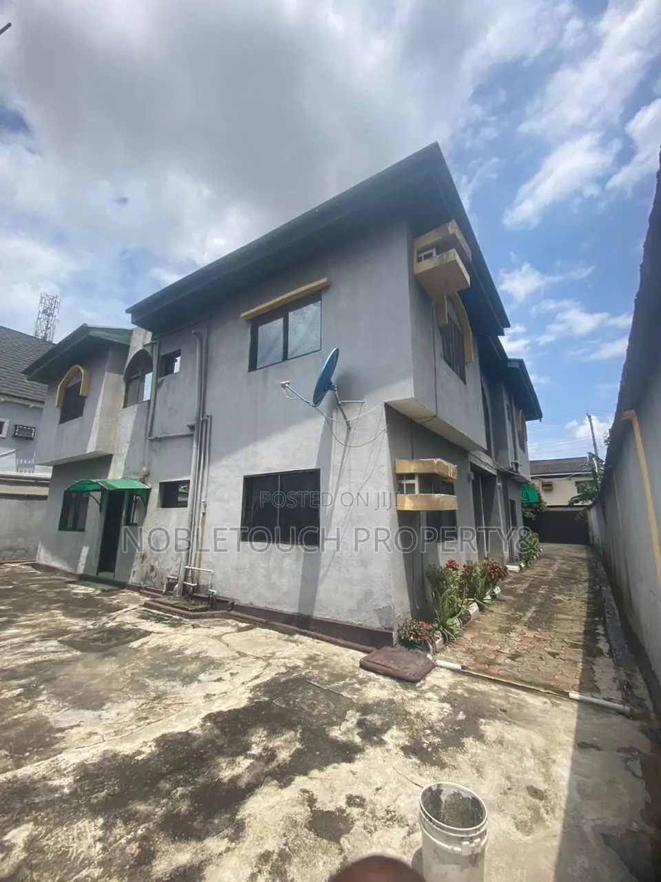 6bdrm Duplex in Ago Lagos for sale