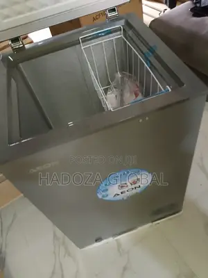 Aeon 100 Litres Chest Freezer + Lock Key