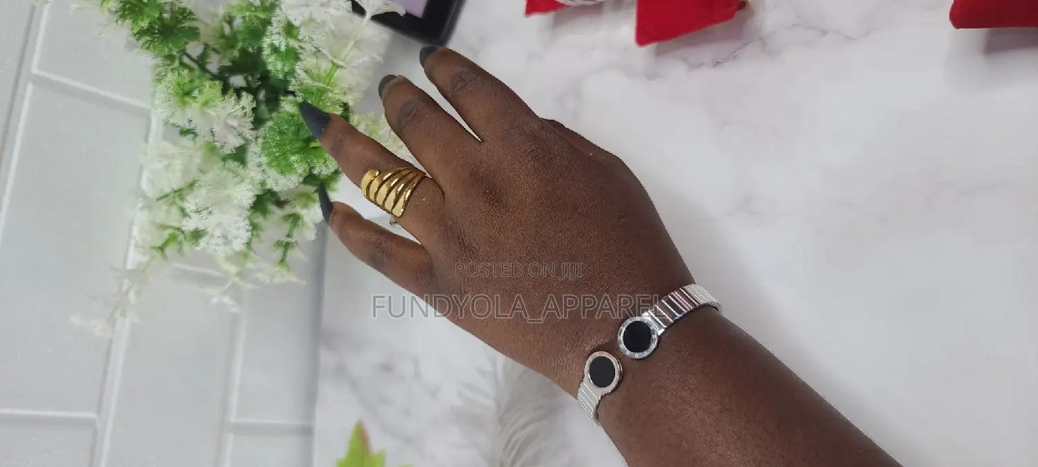 Quality Female Steel Sliver Wrist Bangle