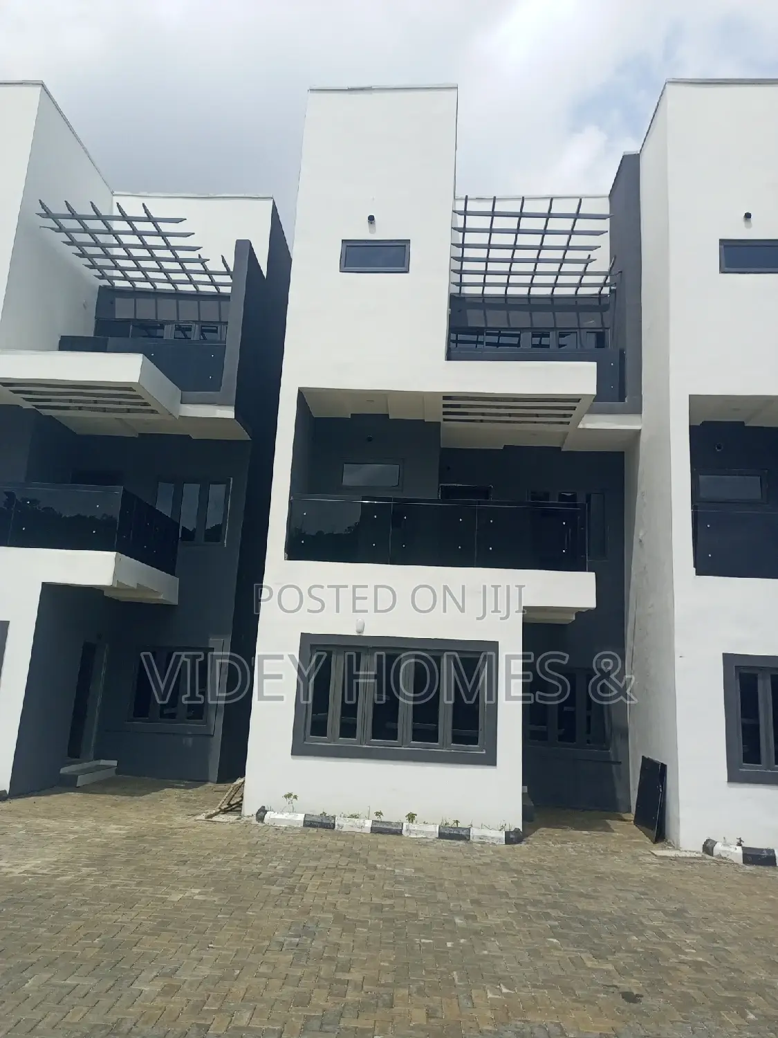 4bdrm Townhouse / Terrace in Jolly Estate, Guzape District for rent