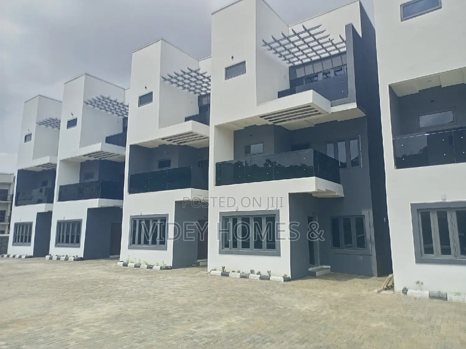 4bdrm Townhouse / Terrace in Jolly Estate, Guzape District for rent