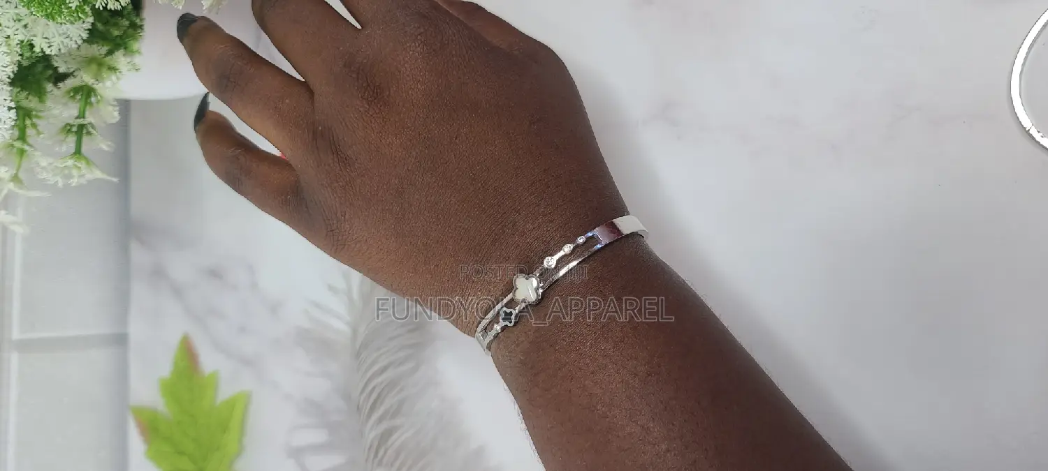 Fashionable Female Bangle