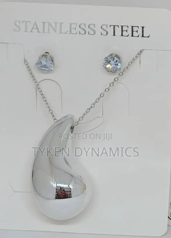 Tear Drop Pendant With Earrings and Necklace