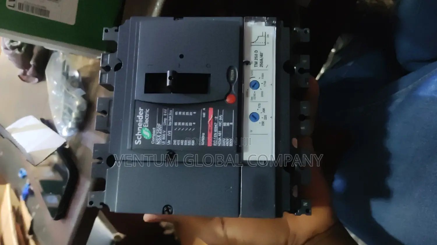 Compact 4pole 250A NSX