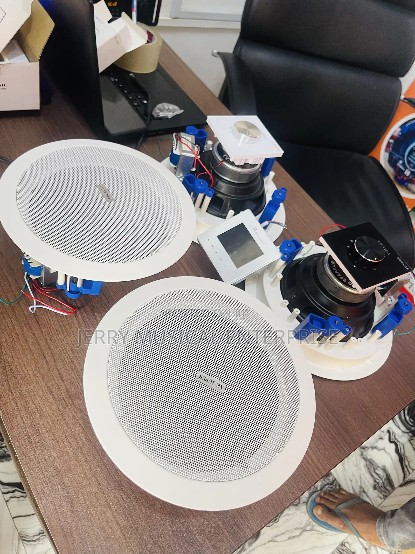 Sweet Combo Ceiling Speakers/ in Wall Amplifier and Volume