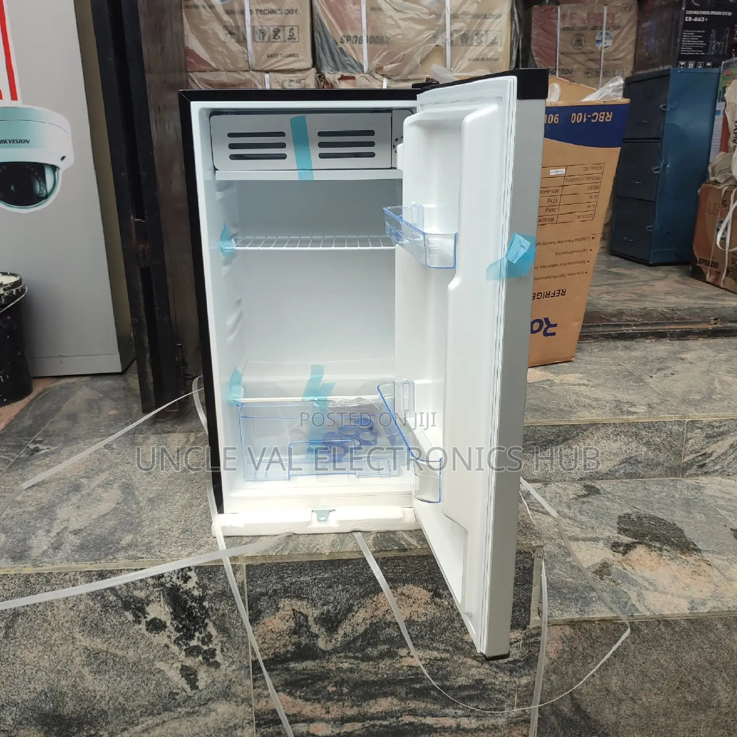 Royal Table Top Fridge 90l