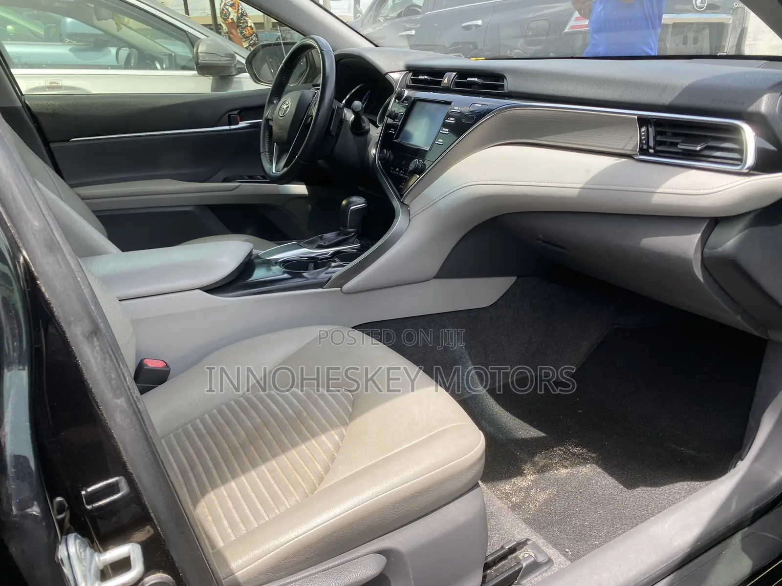 Toyota Camry SE FWD (2.5L 4cyl 8AM) 2018 Black