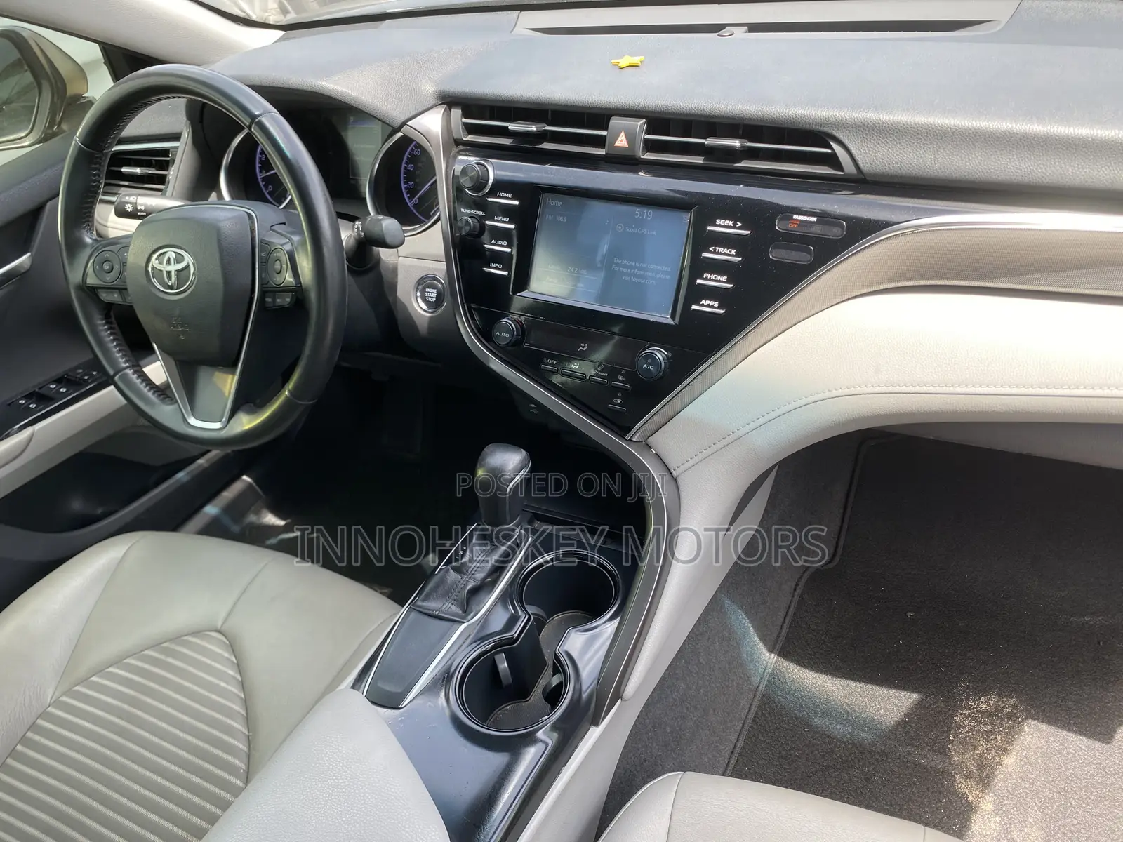 Toyota Camry SE FWD (2.5L 4cyl 8AM) 2018 Black
