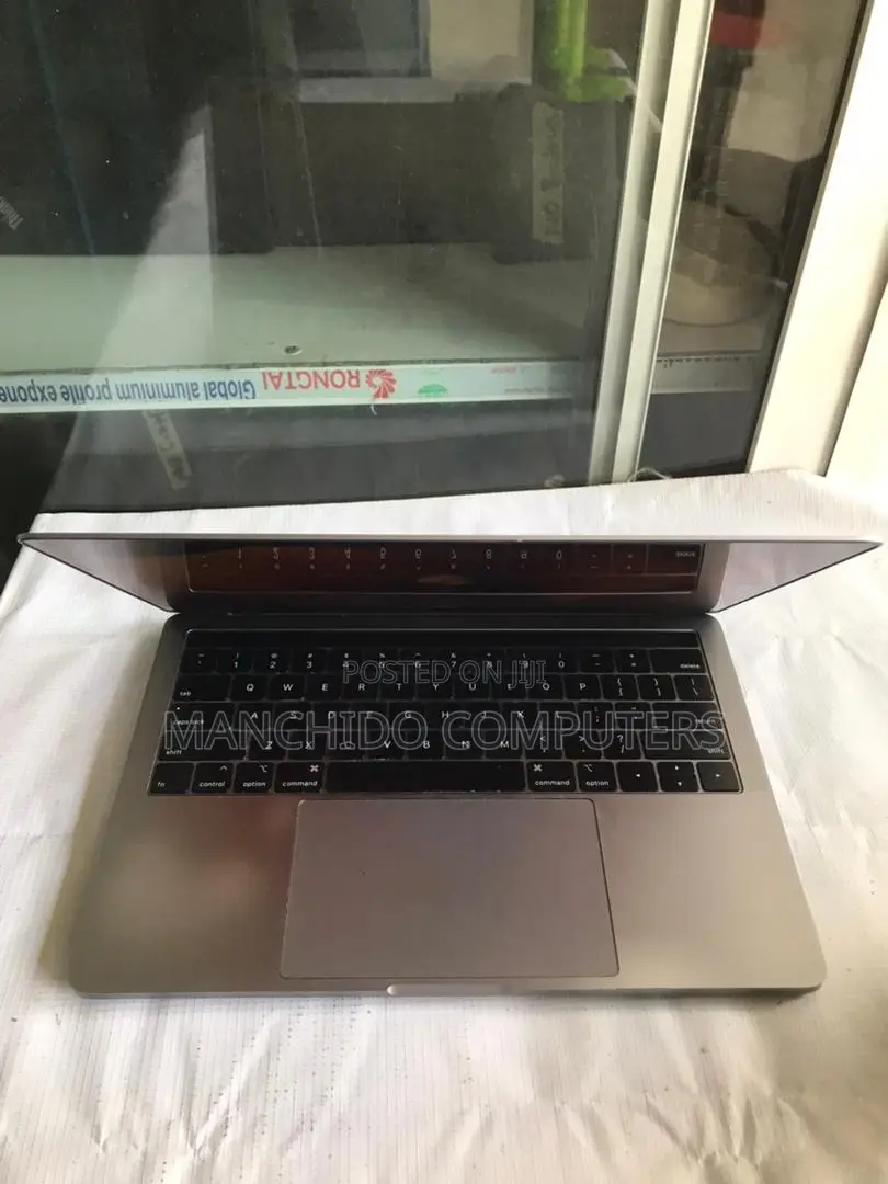 Laptop Apple MacBook 2018 8GB Intel Core I5 SSD 512GB