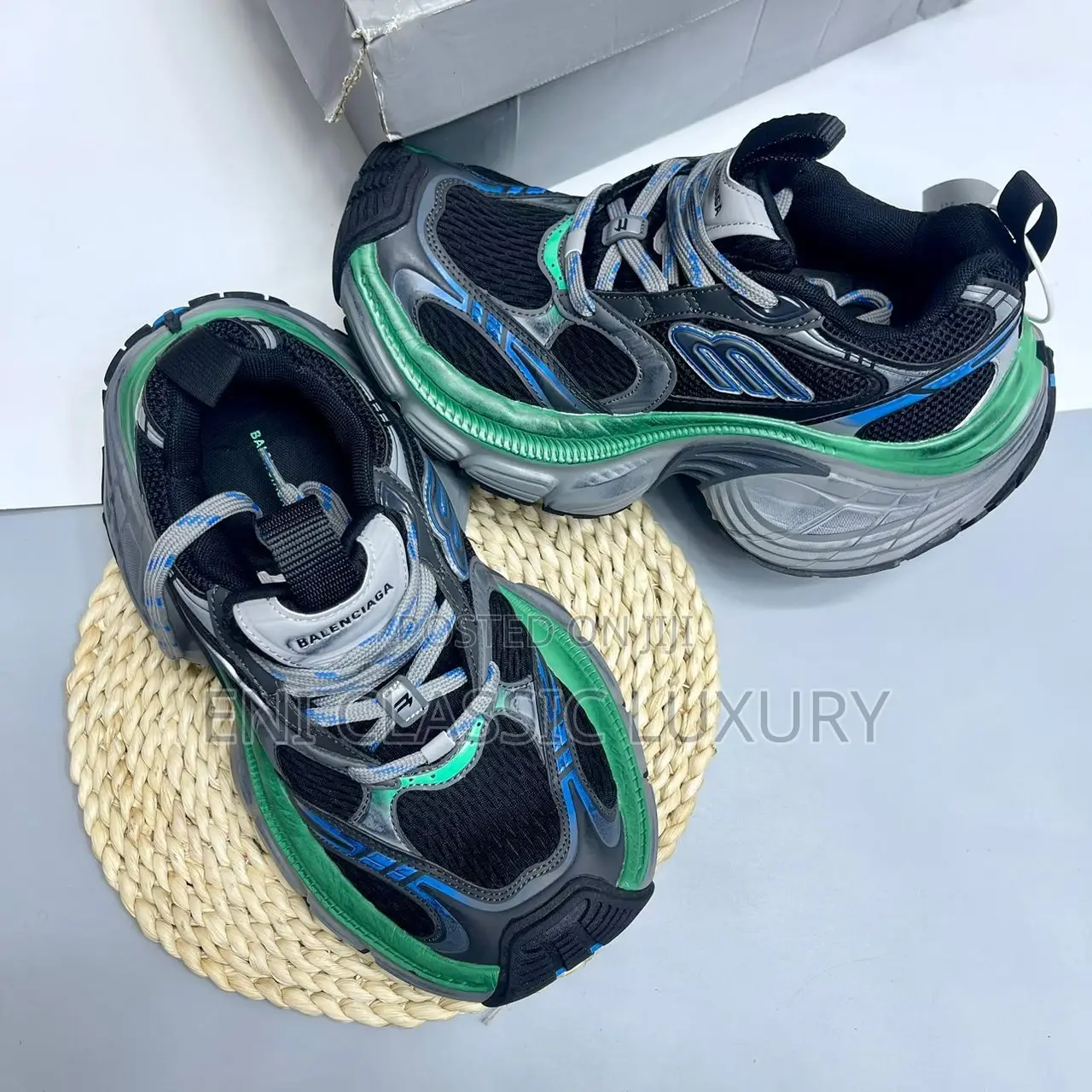 High Quality Trending Luxury Sneakers Balenciaga Available