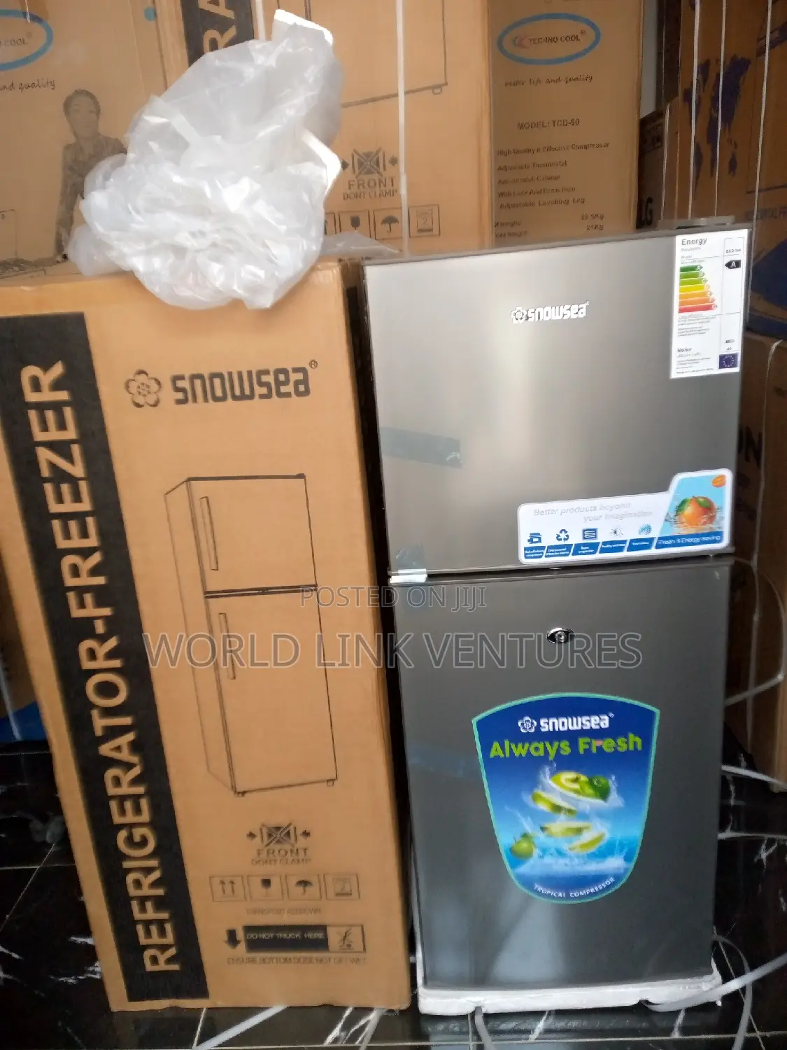 Snowsea Refrigerator. Model BCD-298. Silver Color
