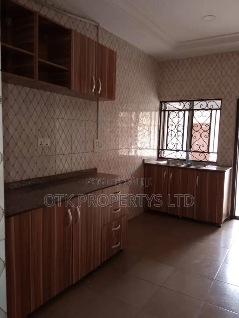 3bdrm Block of Flats in Gwarinpa 4Th Avenue for rent