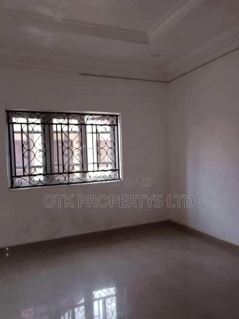 3bdrm Block of Flats in Gwarinpa 4Th Avenue for rent