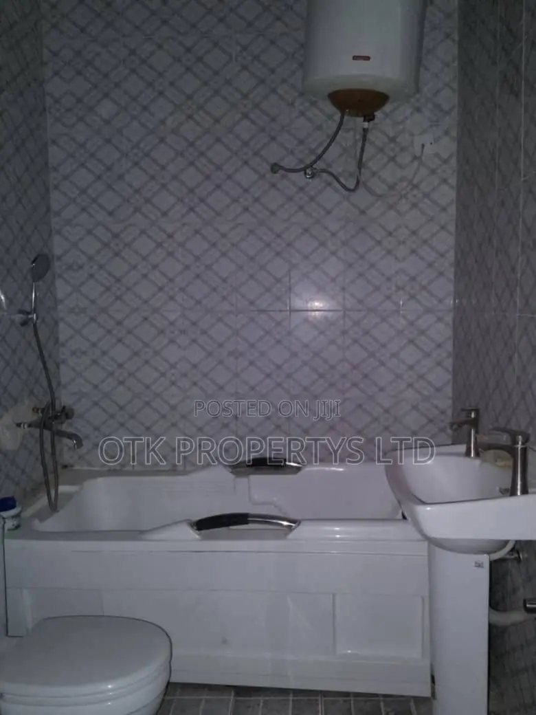 3bdrm Block of Flats in Gwarinpa 4Th Avenue for rent