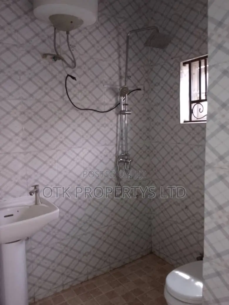 3bdrm Block of Flats in Gwarinpa 4Th Avenue for rent