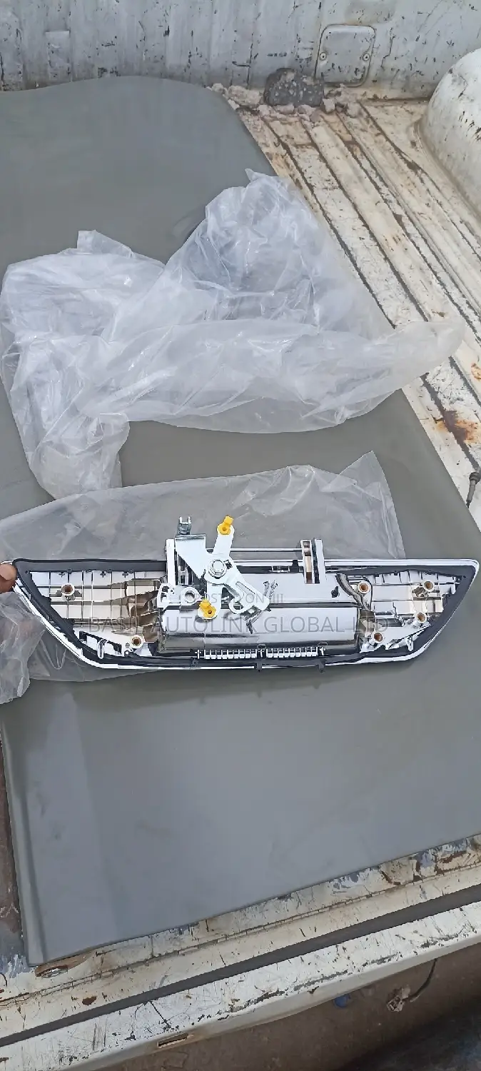 Boot Opener Hilux With Camera Space