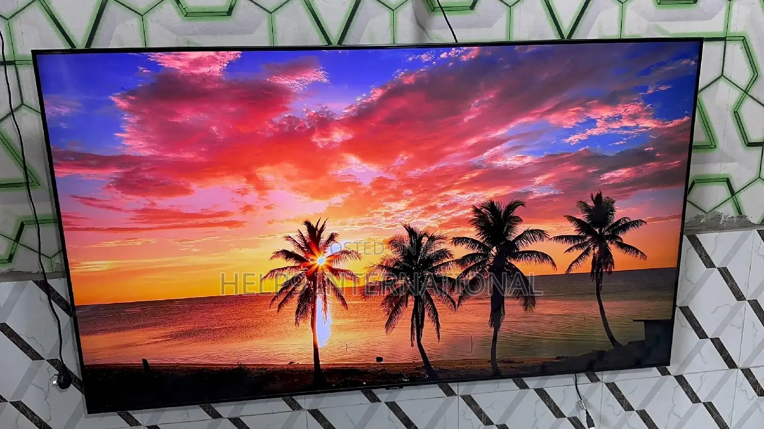 2023 Latest 65" Samsung QLED Q70C Airslim Series Nj