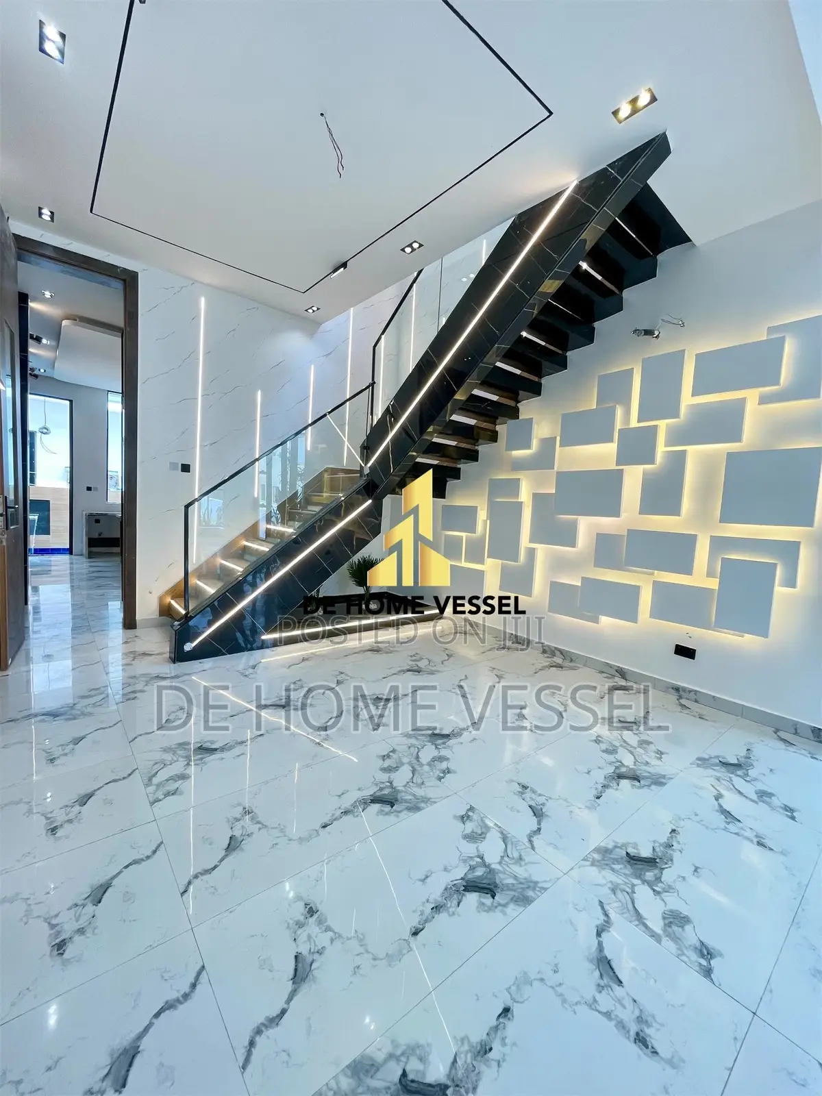 5bdrm Duplex in Chevron for sale
