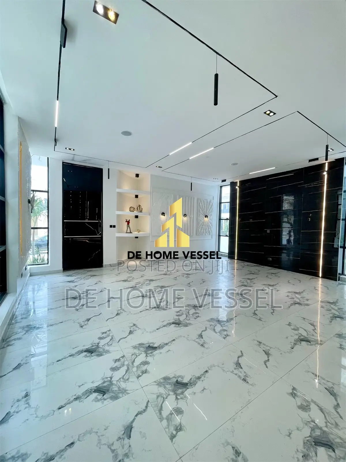 5bdrm Duplex in Chevron for sale