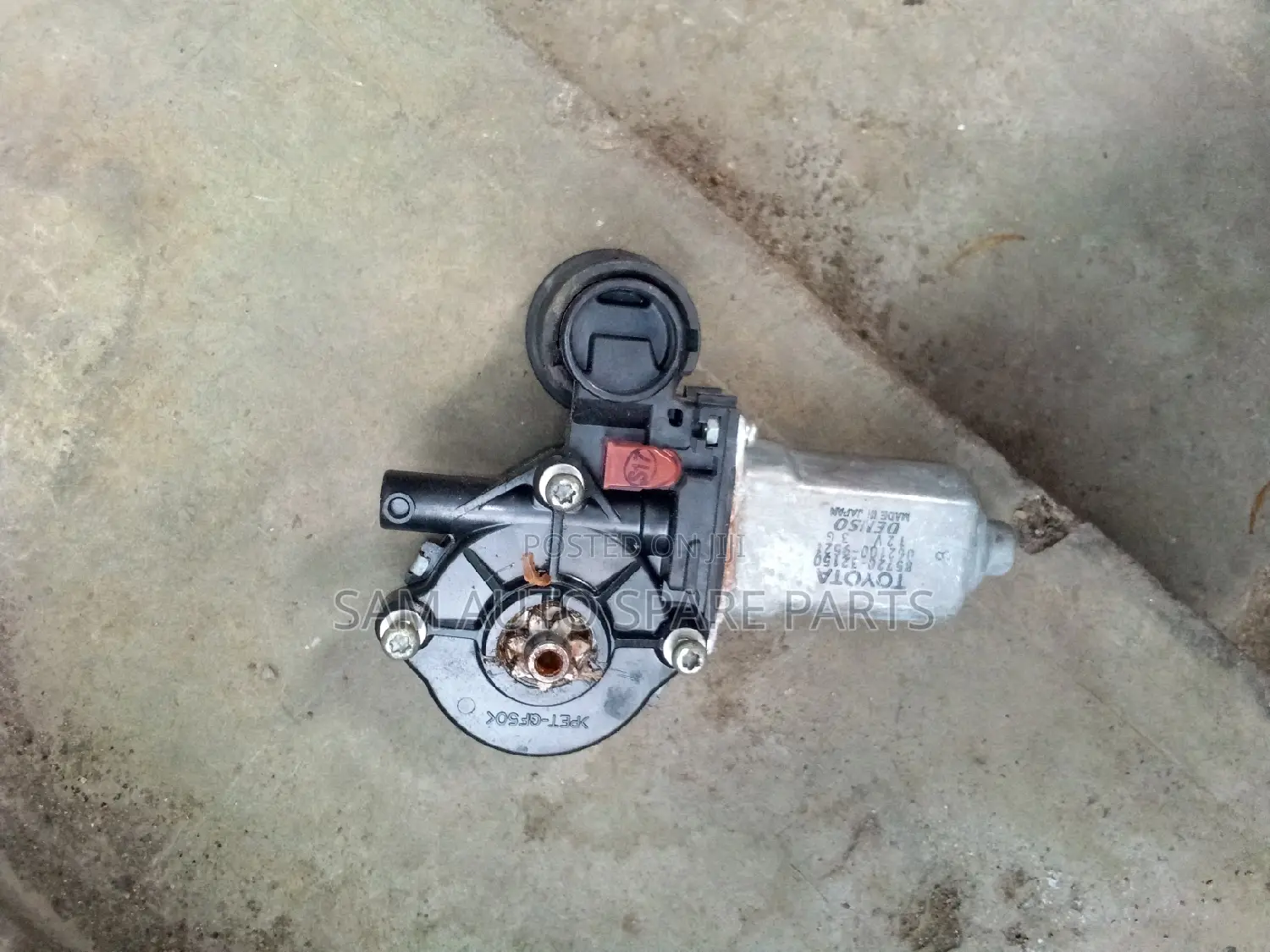 Toyota Corolla 06 Engine Glass Front Left Side Complete