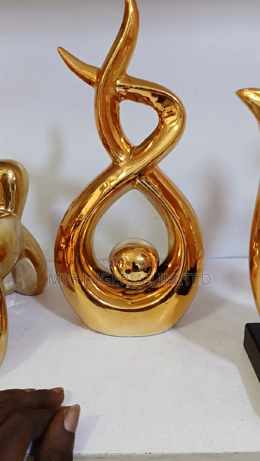 Figurine Statue TV Shelves Table Decorations