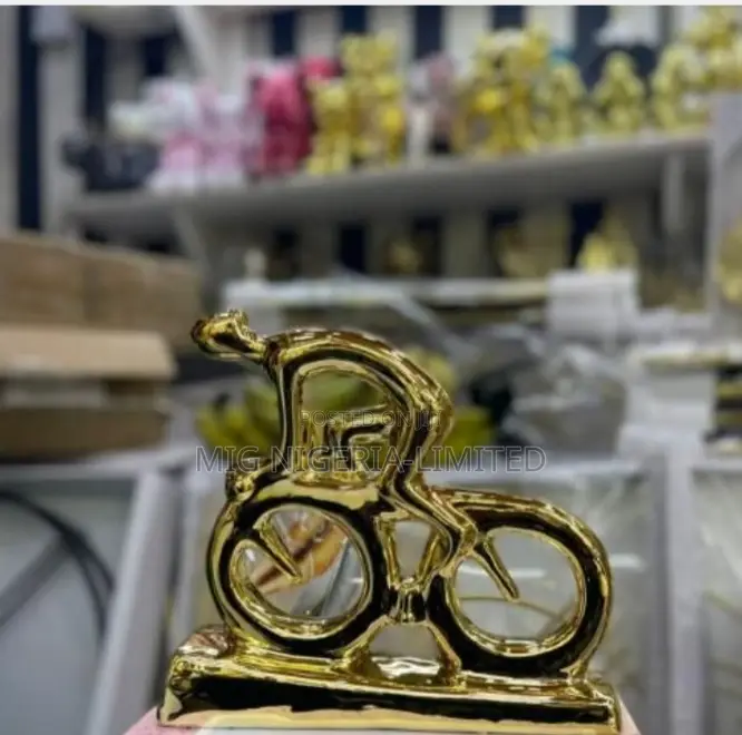 Figurine Statue TV Shelves Center Table Decorations