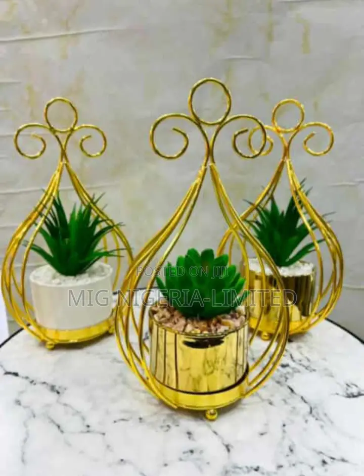 Figurine Statue TV Shelves Center Table Decorations