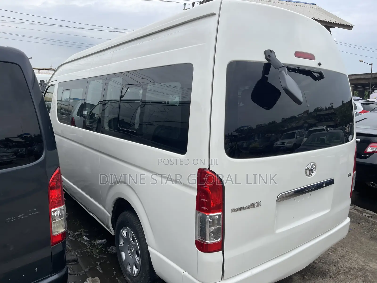 Toyota HiAce 2018 White