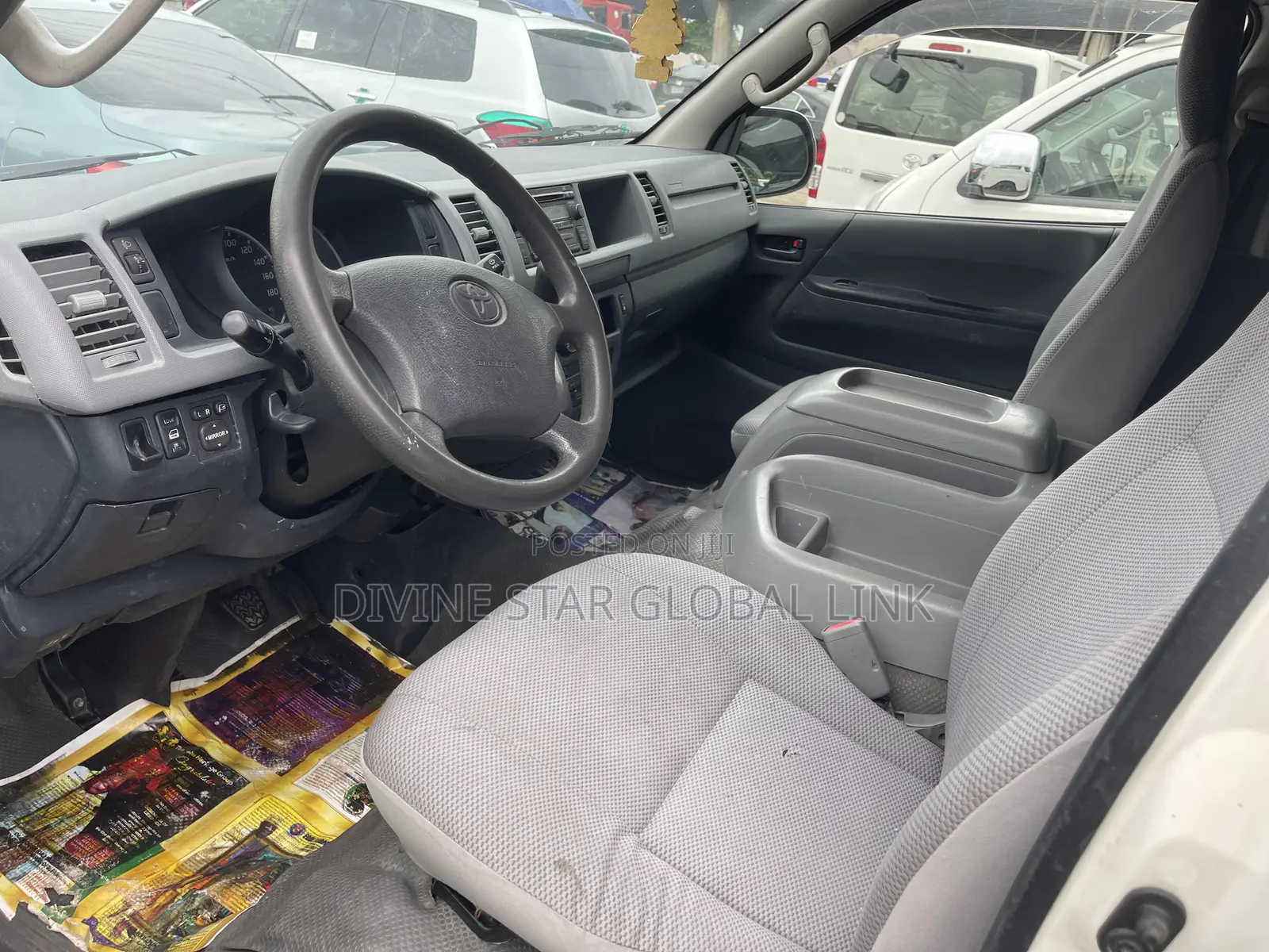 Toyota HiAce 2015 White