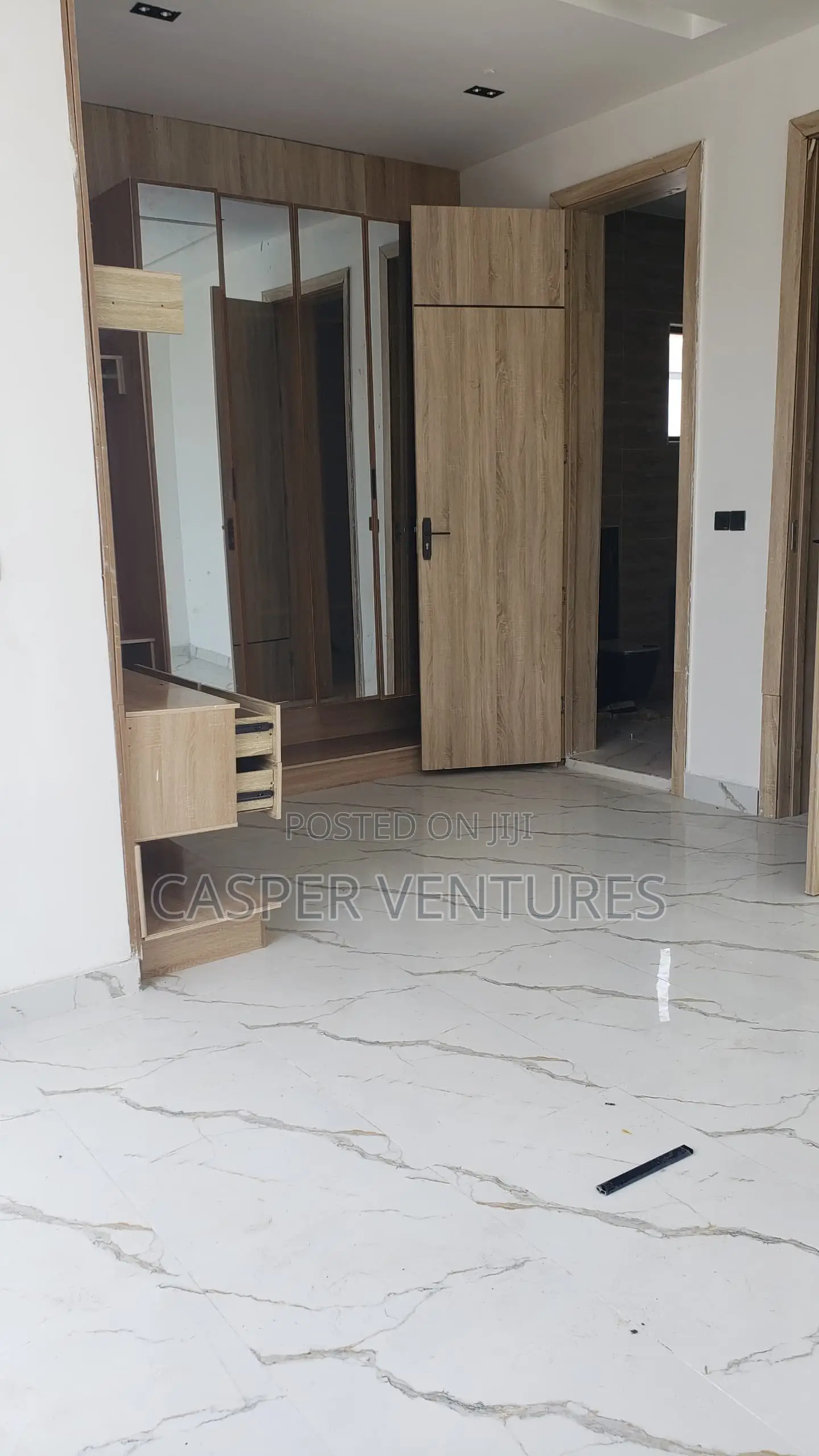 4bdrm Apartment in Chevron for rent