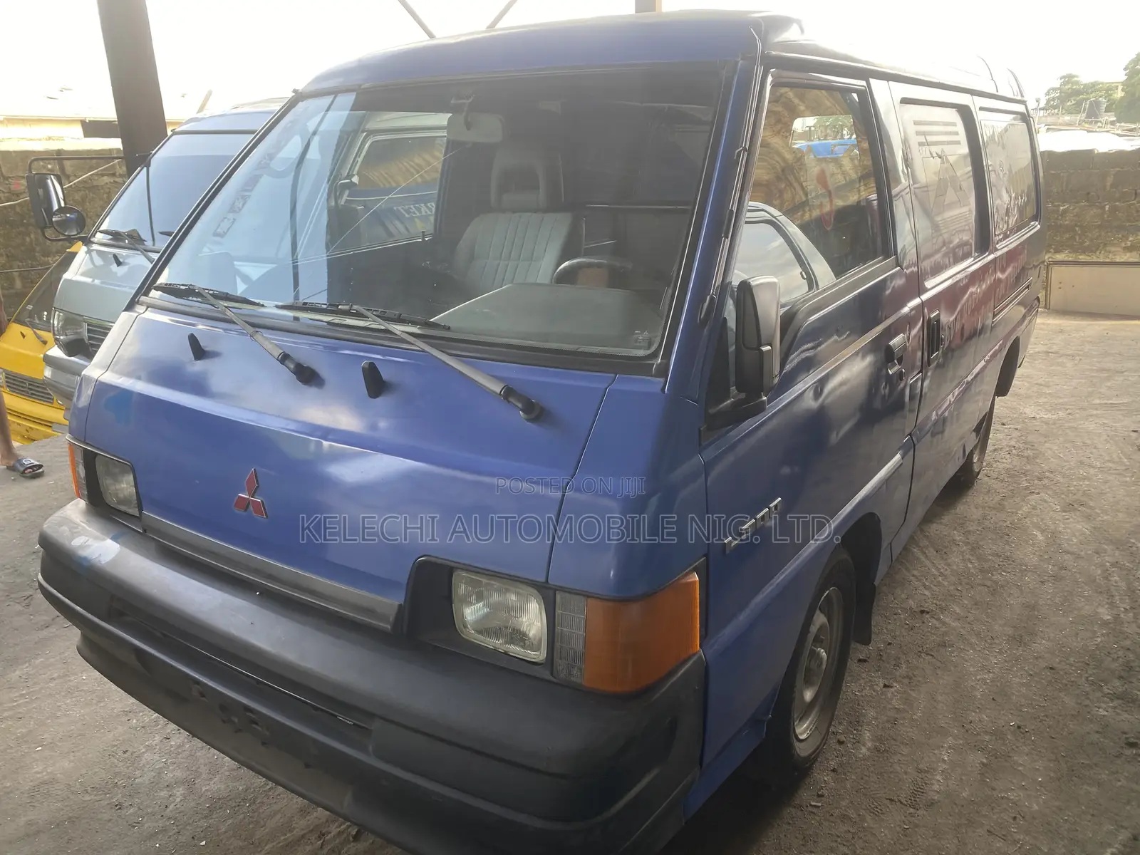 Mitsubishi L300 2002 Blue