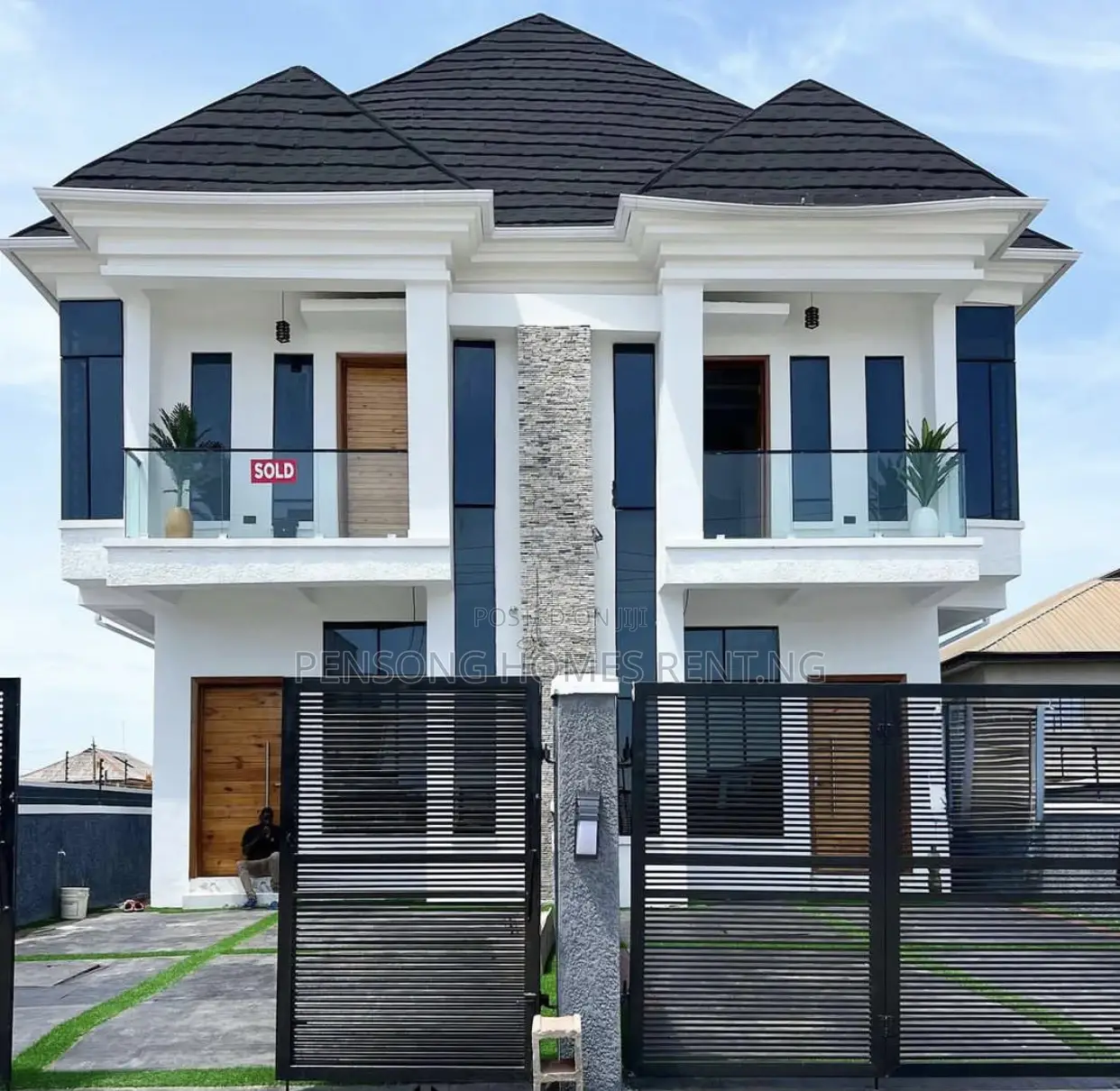 4bdrm Duplex in Ikota Villa for sale