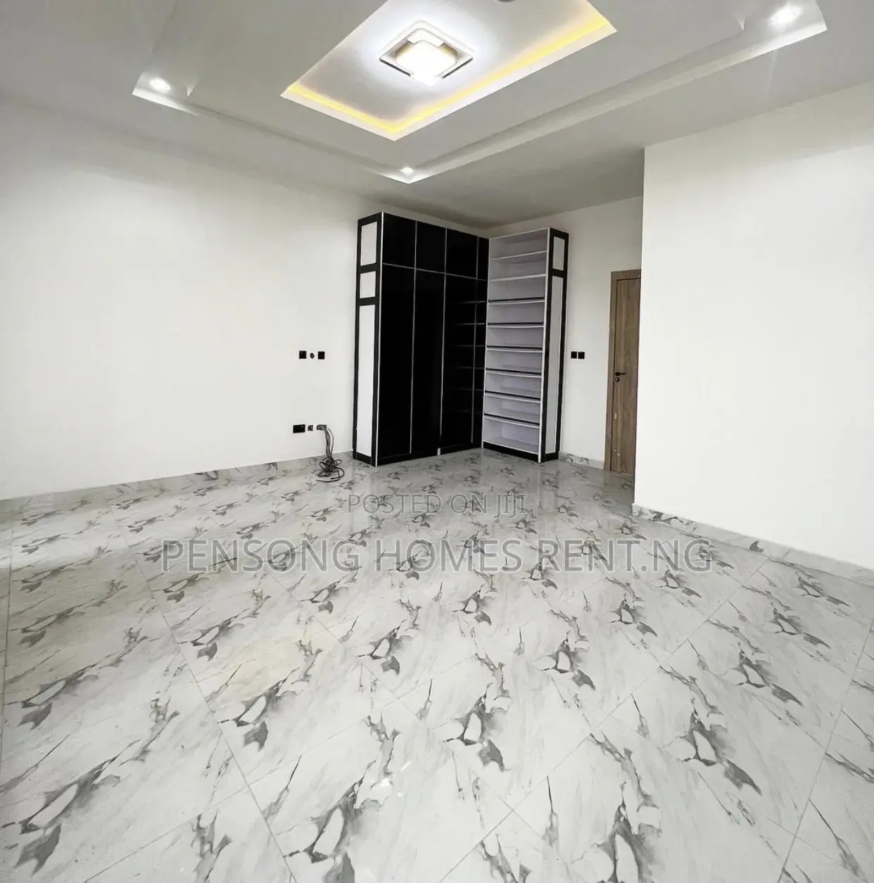 4bdrm Duplex in Ikota Villa for sale