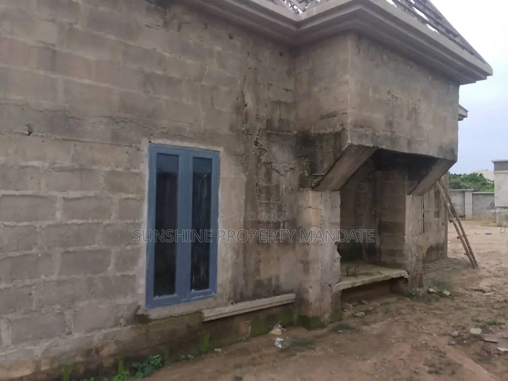 4bdrm Bungalow in Obaile Airport Road, Akure for sale