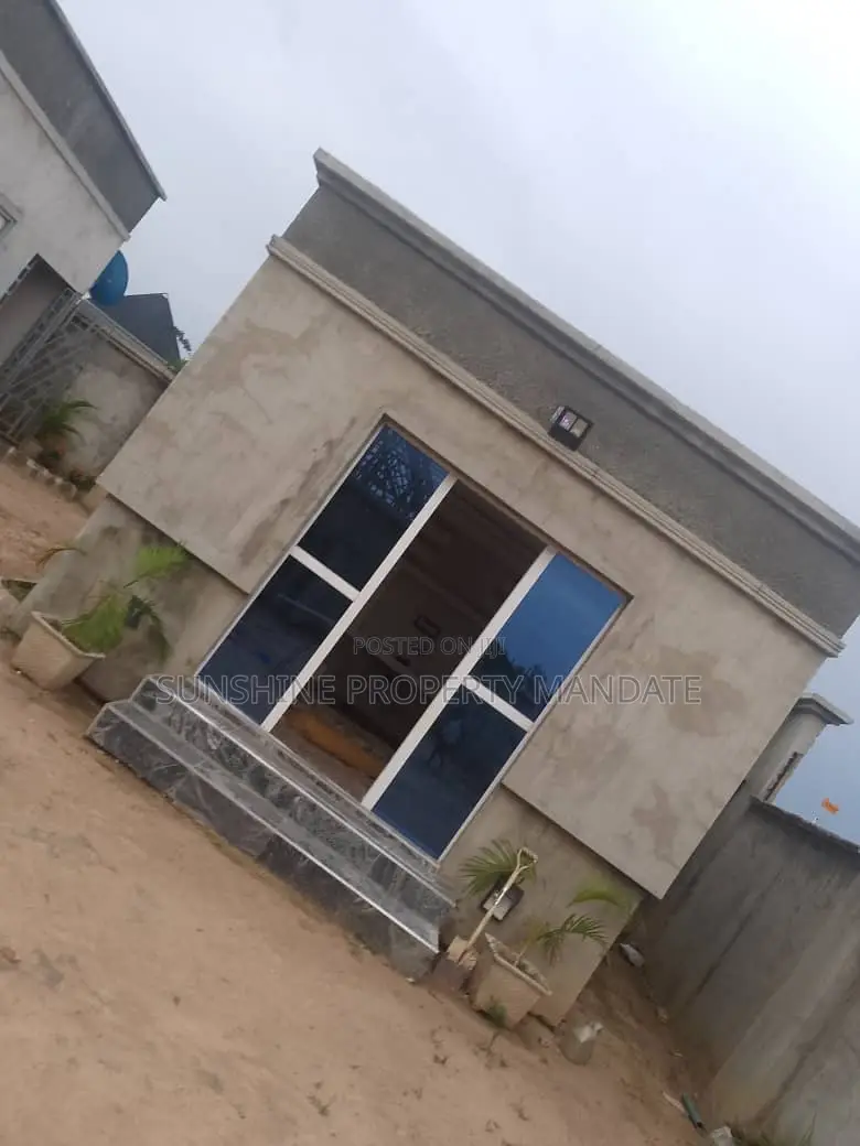 4bdrm Bungalow in Obaile Airport Road, Akure for sale