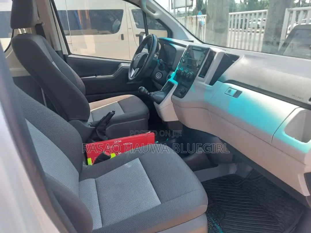 2020 Hummer Bus Hire and Enjoy Your Trip