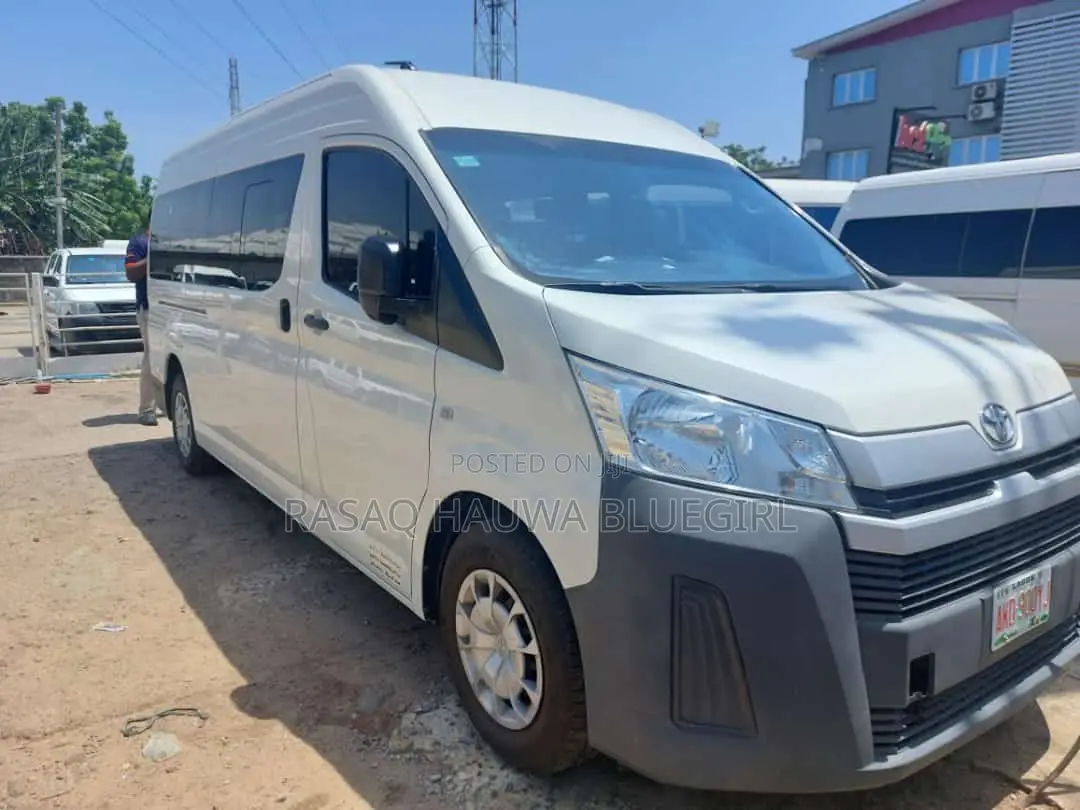 2020 Hummer Bus Hire and Enjoy Your Trip