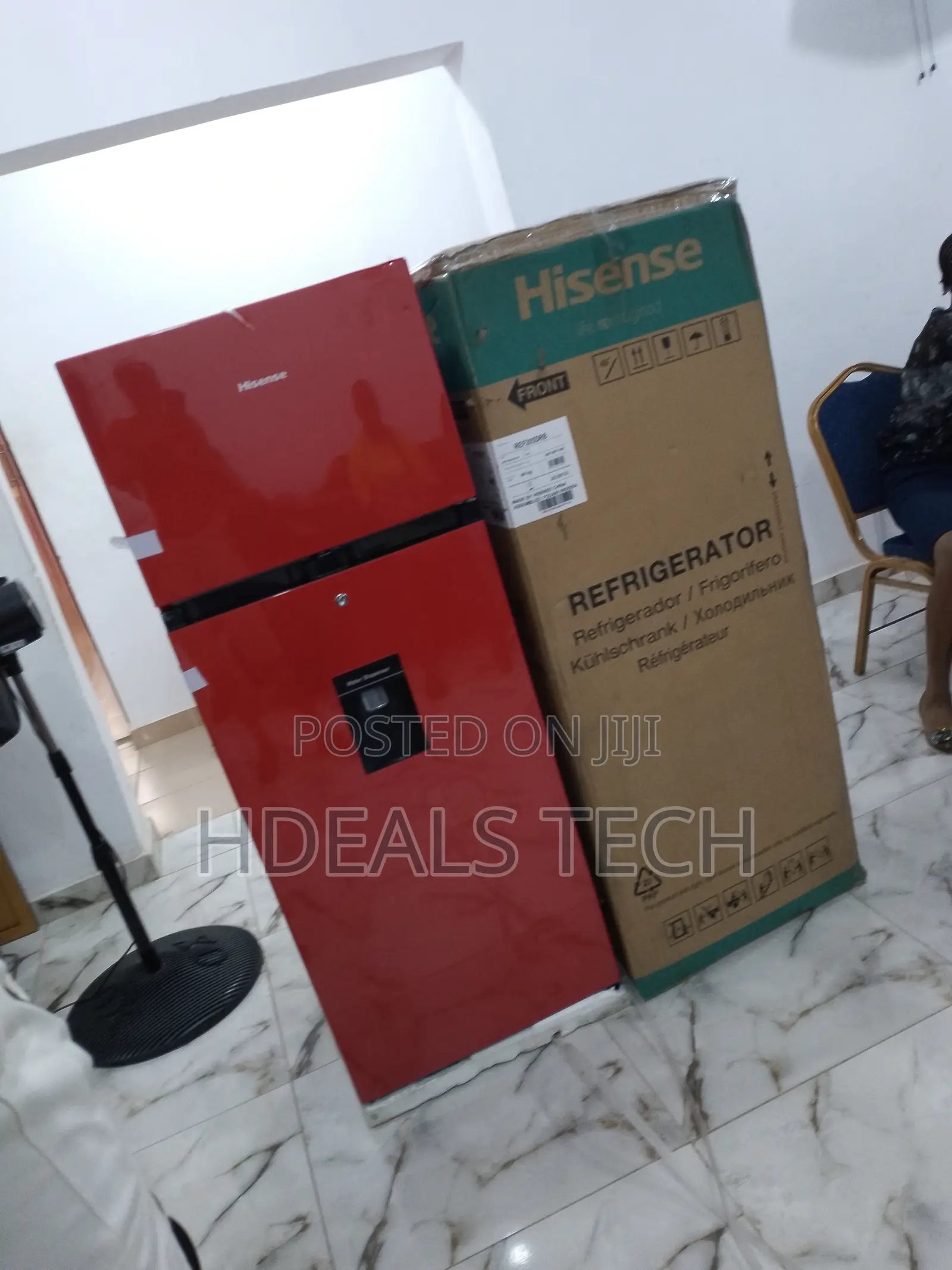 Top Brand REF205DRB Hisense 204L Refrigerator.