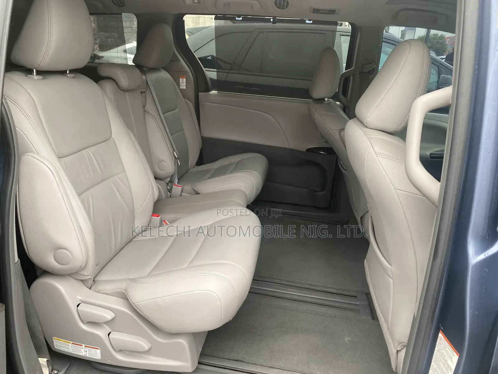 Toyota Sienna 2016 Blue