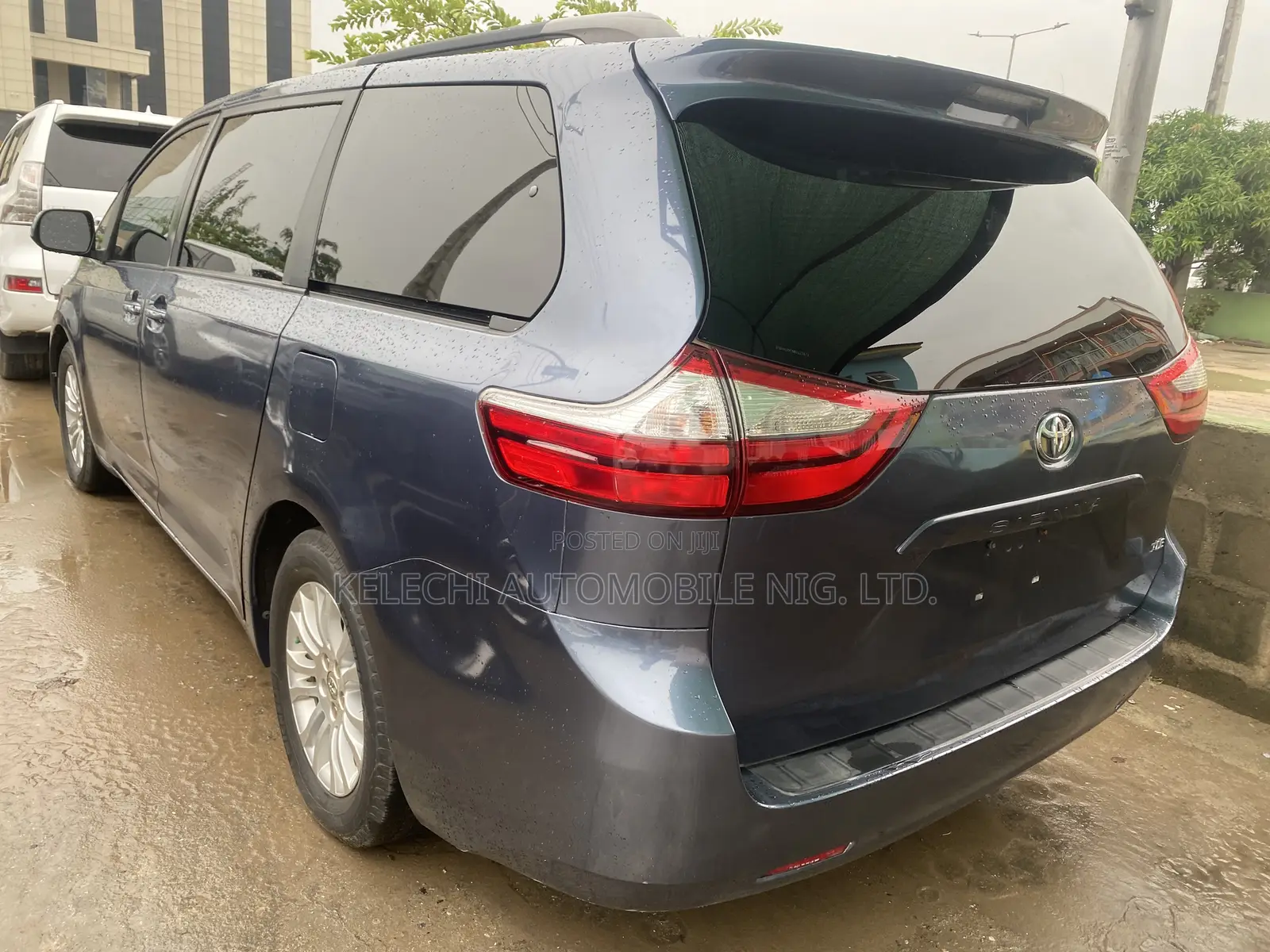 Toyota Sienna 2016 Blue