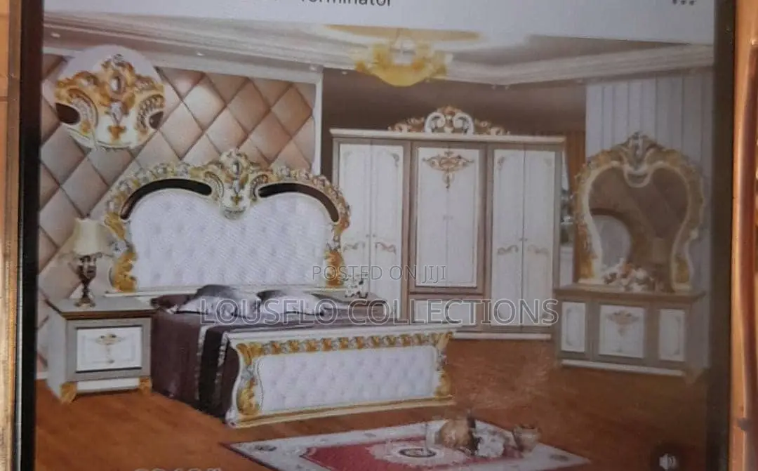 Superlative King Size Royal Bed With Dressing Mirror
