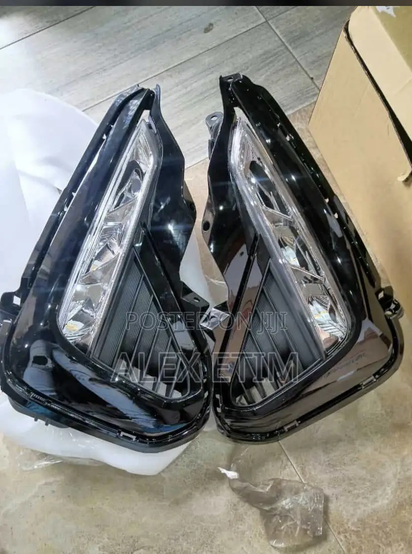Foglight and Cover Corolla 2018 LE Available as Seen